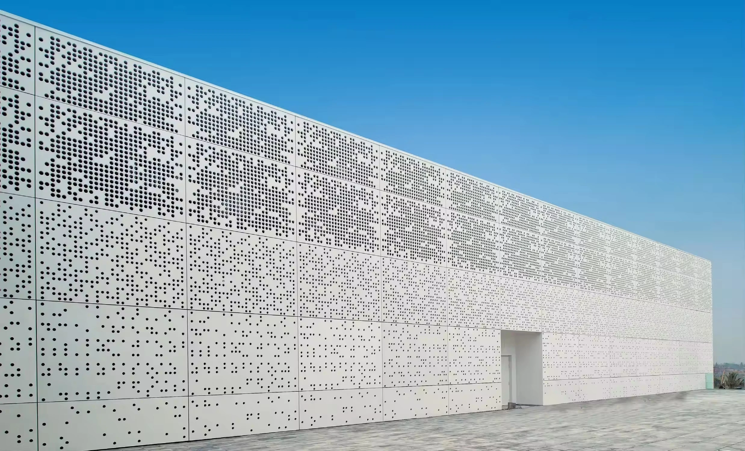 Fachada de paneles metálicos Fronntal